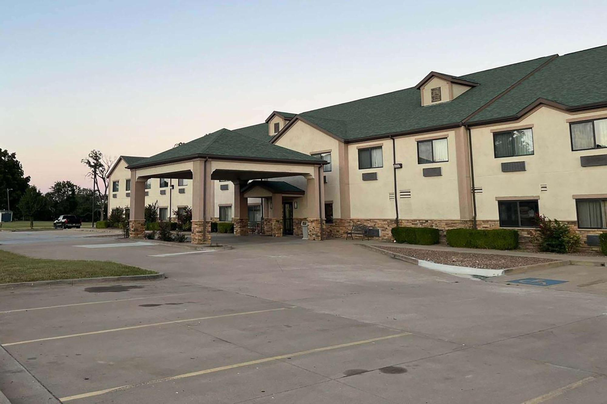Days Inn By Wyndham Coffeyville, Kansas Exterior photo