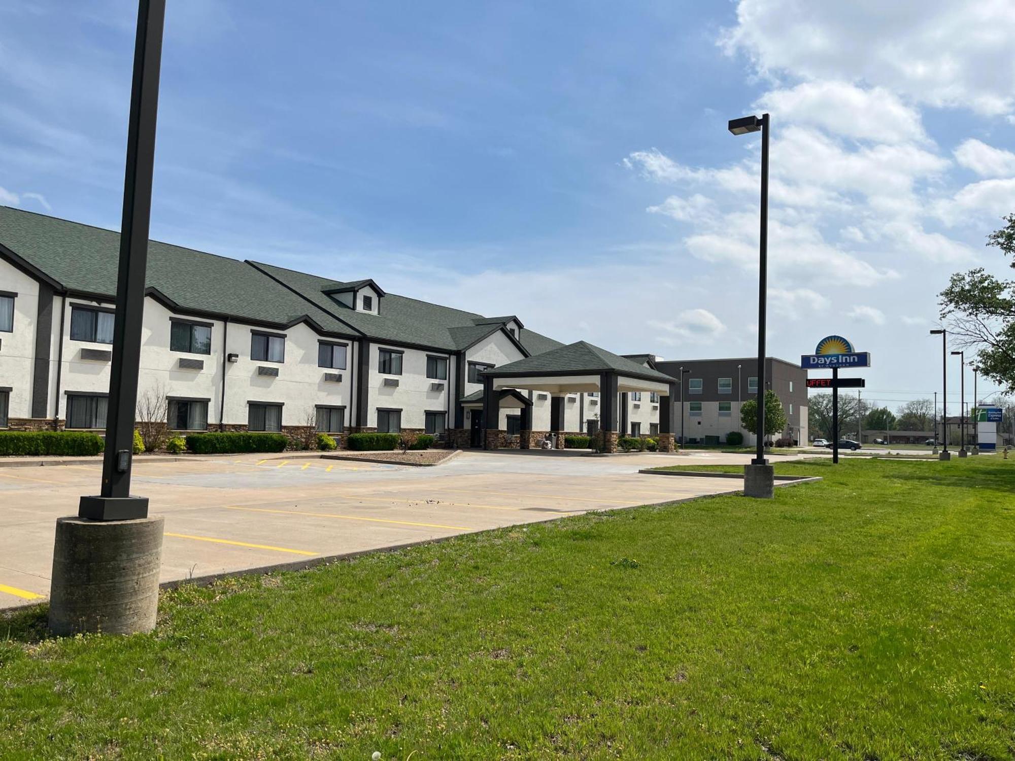 Days Inn By Wyndham Coffeyville, Kansas Exterior photo