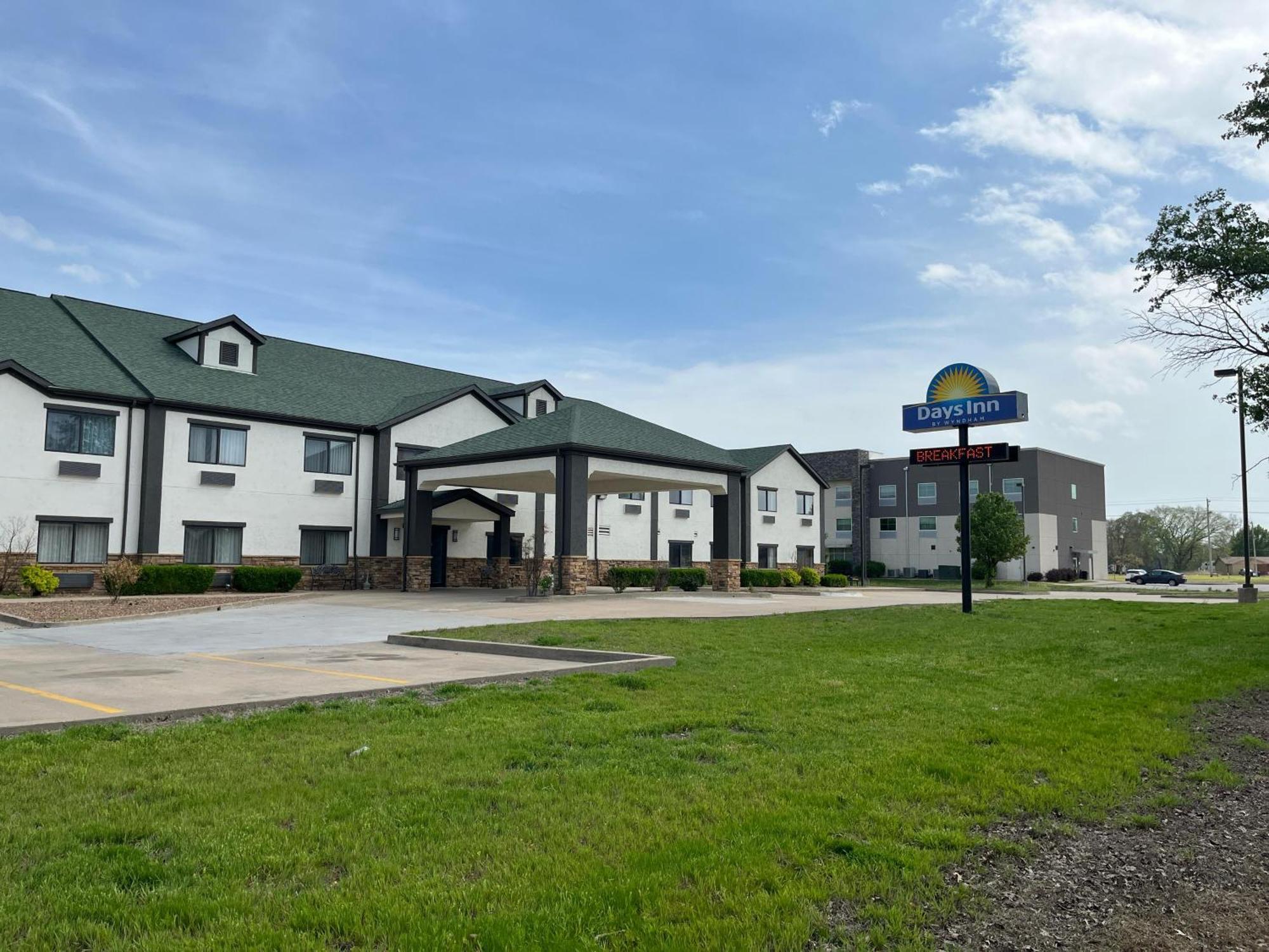 Days Inn By Wyndham Coffeyville, Kansas Exterior photo